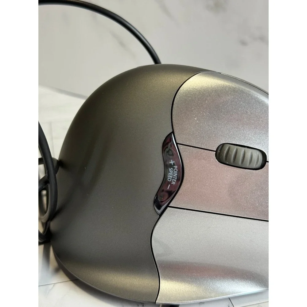 EVOLUENT Vertical Corded Mouse Two-Tone Silver